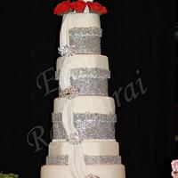 Weddingcake with bling effect