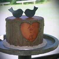 Tree stump cake with love birds