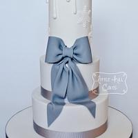 Candle & Bow Winter Wedding Cake