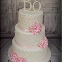 Pink and white weddingcake