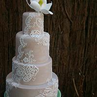 lace and magnolia cake