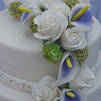 Lilies, Viburnum and Roses Wedding cake