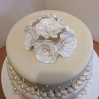 pearl anniversary cake