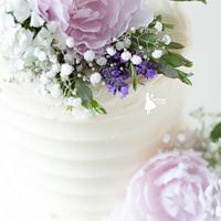Buttercream weddingcake with sugarflowers