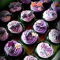 Hannah Montana themed cake and cupcakes