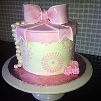 Pearls and Bow cake
