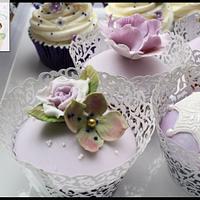 Cupcakes n Cakepops - Decorated Cake by Tracy Jabelles - CakesDecor