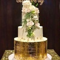 Gold, buttercream and flowers