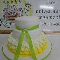 Bolo de casamento em tons de amarelo