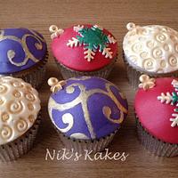 Christmas Bauble Cupcakes 