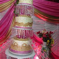 Asien style crystal design wedding cake