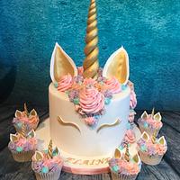 Pastel unicorn cake and cupcakes 