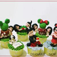 Mickey and Minnie Mouse cupcakes