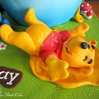 Pooh's Giant Hunny Pot Cake