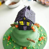 Haunted house Halloween cake