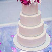 {Magenta Bloom} Wedding Cake