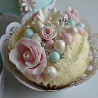 Vintage Lace cupcakes