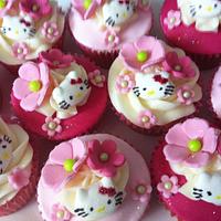 Hello Kitty with matching cupcakes