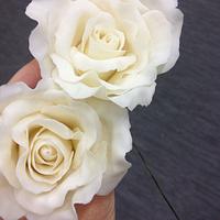Playing with Icing ...........Cream Roses