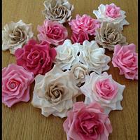 Sugar roses in pinks, mochas and ivory
