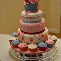 Sarah Wedding Cake and Cupcakes