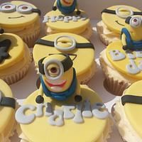 Minions cupcakes, inspired from Dispicical me film 