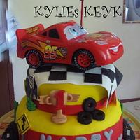 MC QUEEN CARS CAKE AND CUPCAKES  Version 2