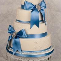 Something new, borrowed and blue wedding cake