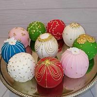 Christmas Bauble mini cakes