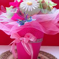 sweet bouquets with cupcakes