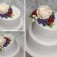 David Austin Rose & Rose Hips Wedding Cake