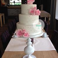 Sweet roses wedding cake