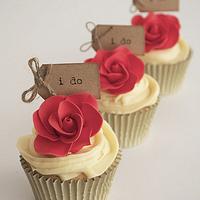 Red Rose 'I do' Cupcakes