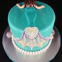 Pearl Mermaid Cake