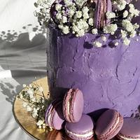 Purple buttercream cake with macarons!!