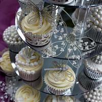 silver and pearl wedding cupcakes 