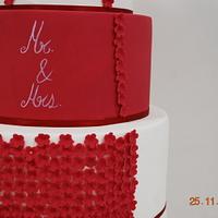 big heart mr & mrs wedding cake