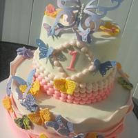 A BUTTERFLY THEME CAKE