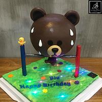 Line Brown Bear Defying Cake