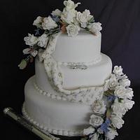 Cherub and rose wedding cake