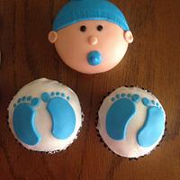 Baby shower cupcakes