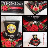 Guns & Roses wedding cake
