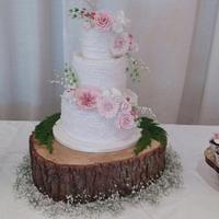 Woodland ruffle wedding cake - Decorated Cake by maud - CakesDecor