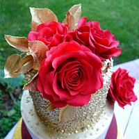 Gold-red Cake with roses