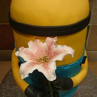 Standing minion with flower 