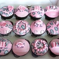 Pink Leopard print cupcakes