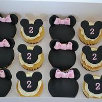 Minnie mouse cake and matching cupcakes