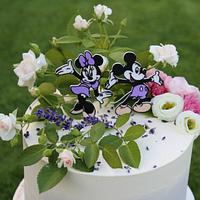 wedding cake with mickey & minnie topper : 