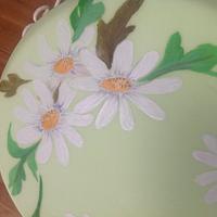 Handpainted daisy cake