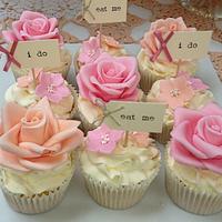 Wedding cupcakes and cakepops